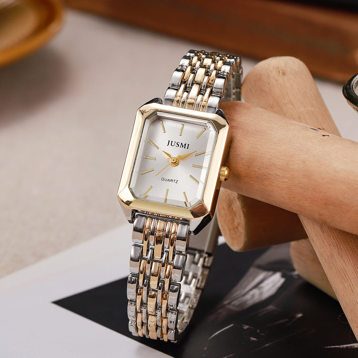 Orologio quadrato in acciaio al quarzo