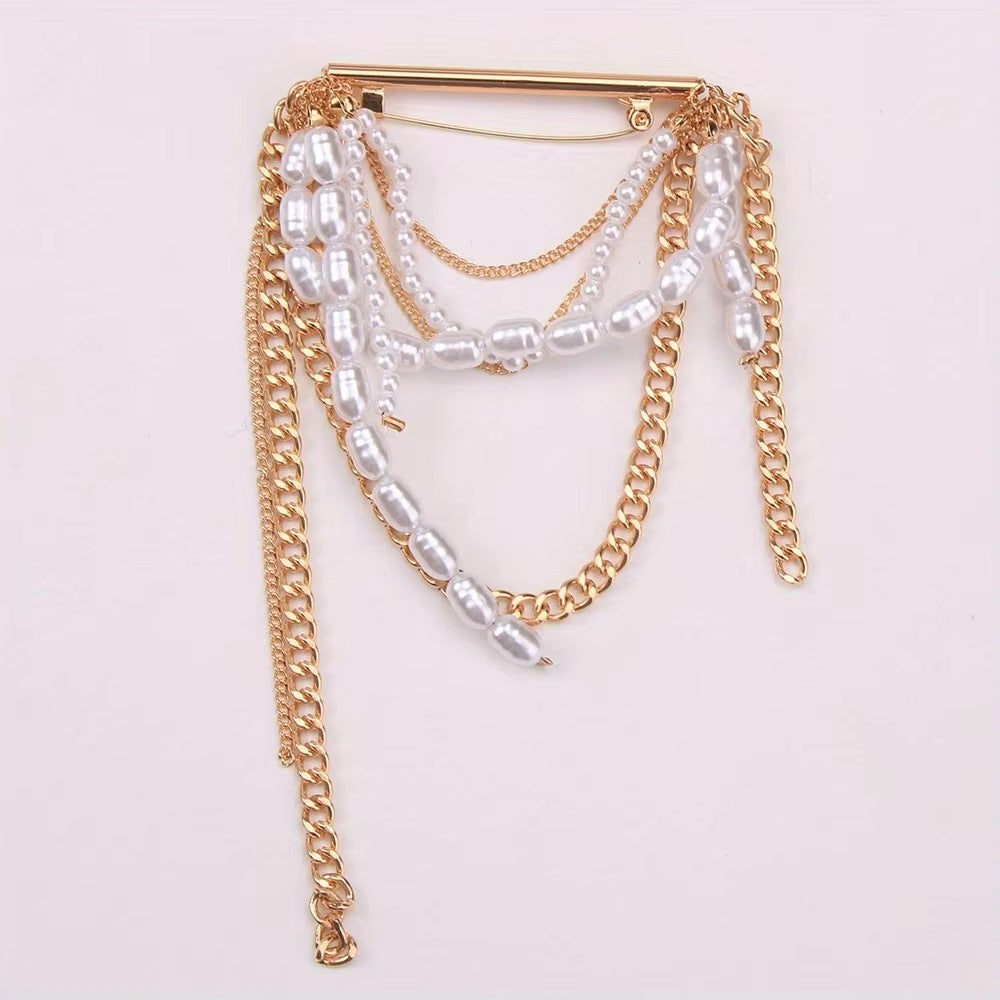 Spilla con nappina e perla