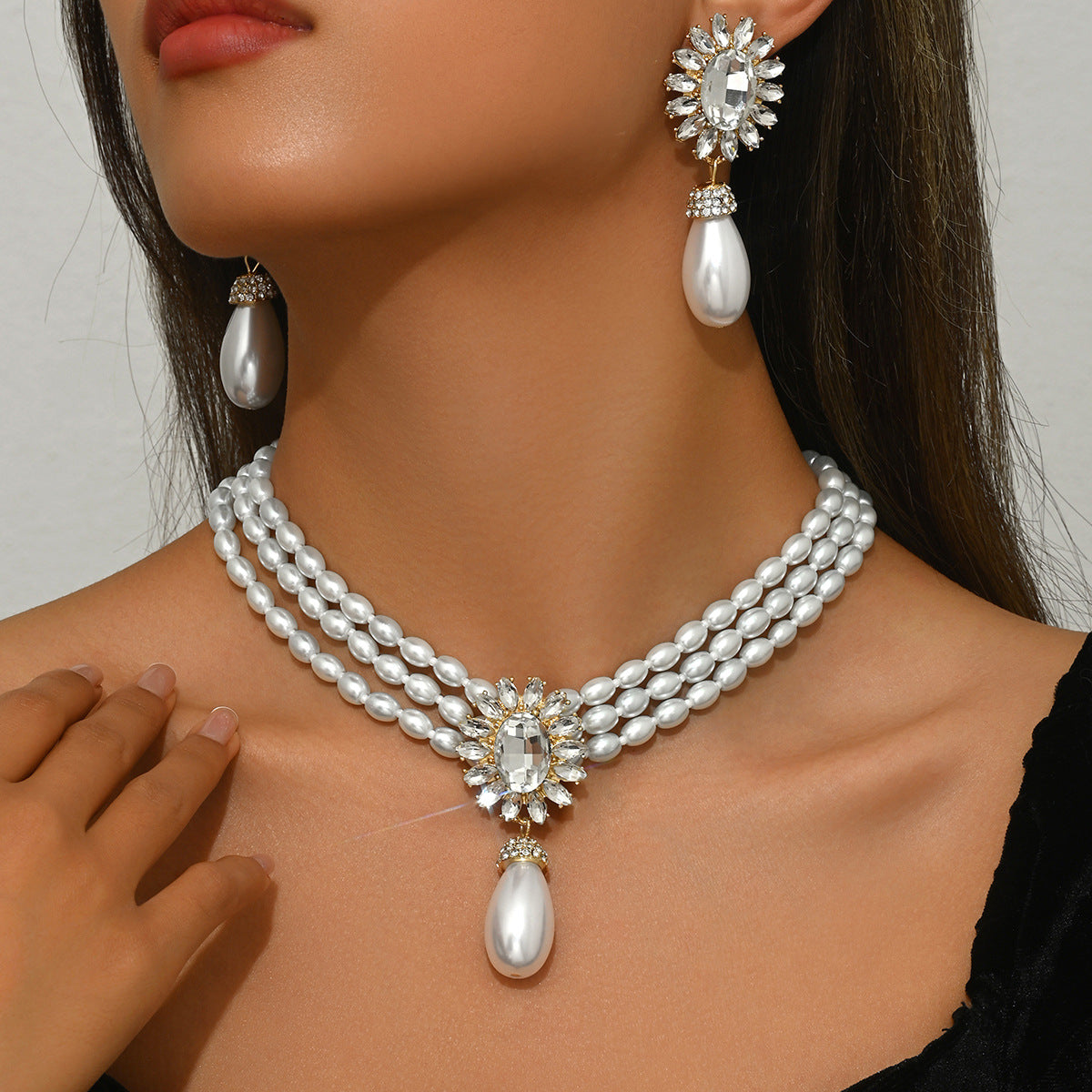 Set collana e orecchini perle geometriche