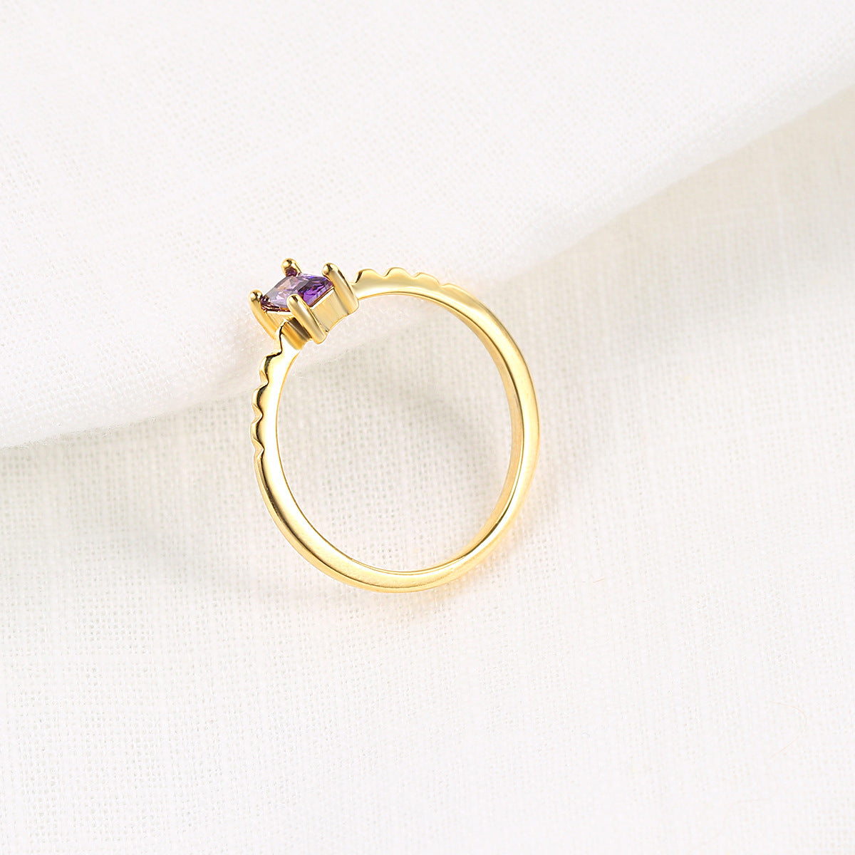 Anello zircone viola sottile