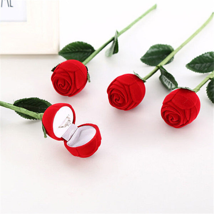 Anello rosa rosso