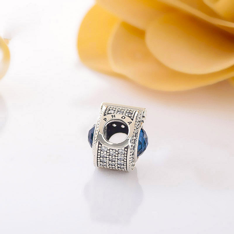 Charm lettera O con corona