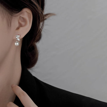 Orecchini farfalla perla strass