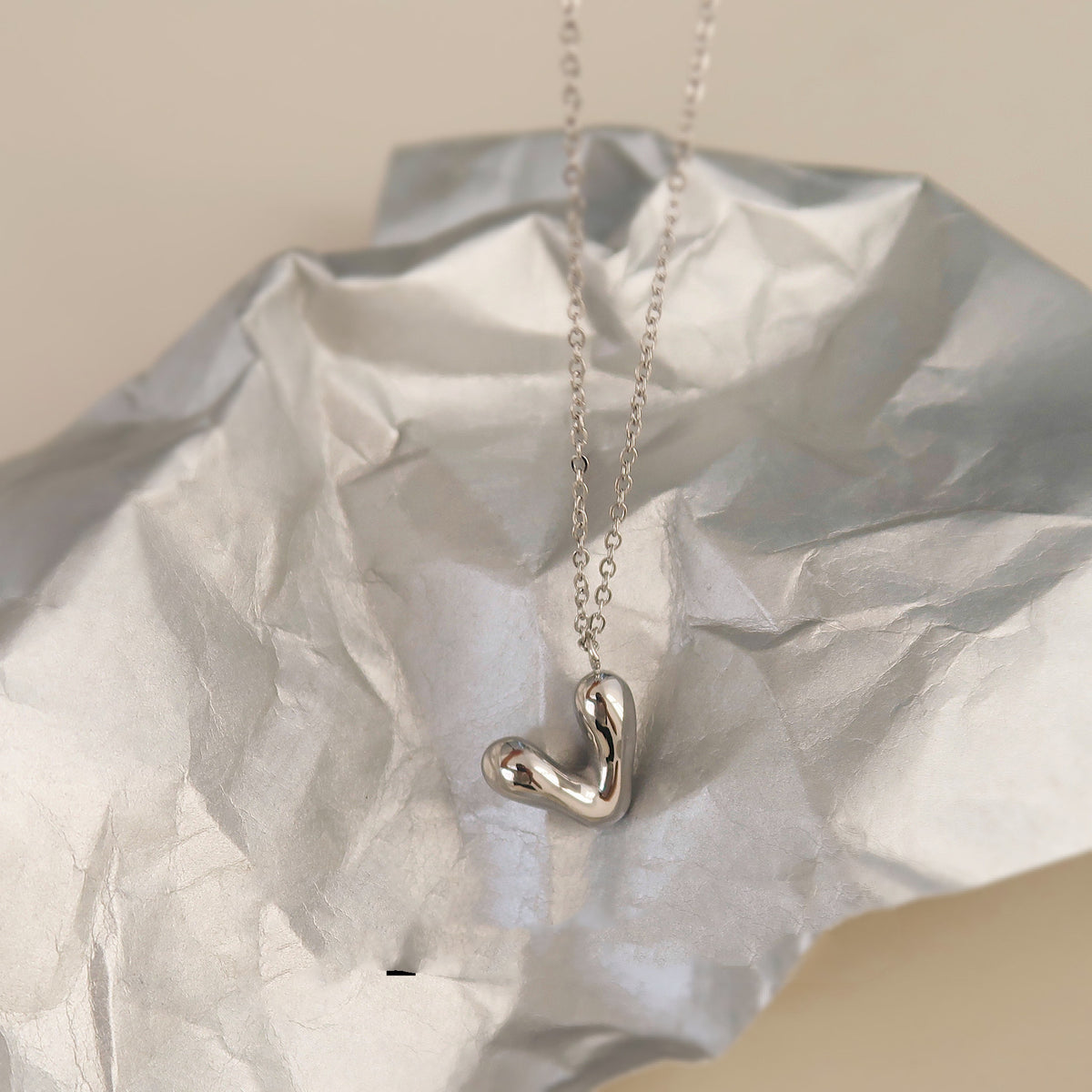 Collana cuore e V