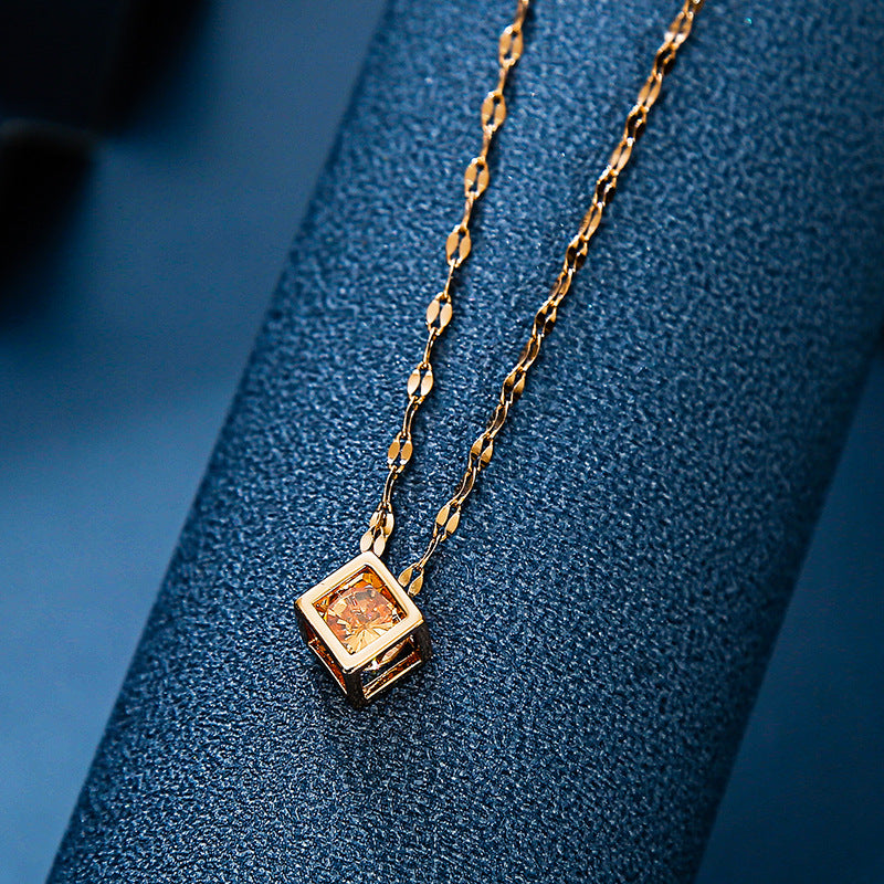 Collana quadrato geometrico oro rosa