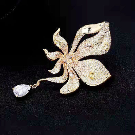 Spilla rosa con zircone