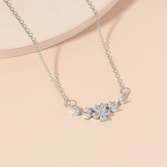 Collana occhio di cavallo con fiore