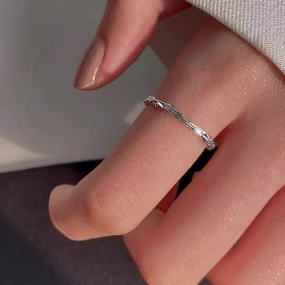 Anello donna aperto texturizzato