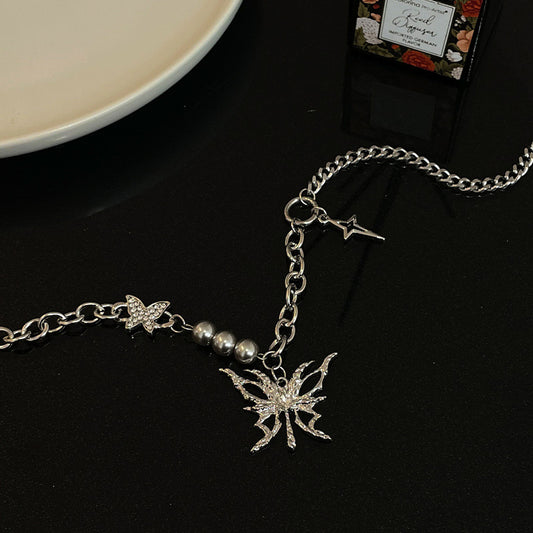 Collana farfalla e croce forata