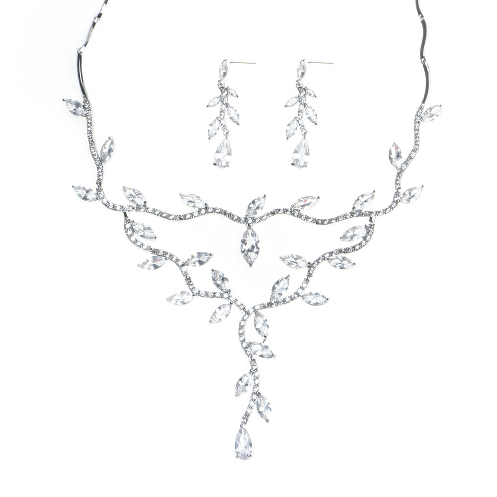 Collana di zirconi