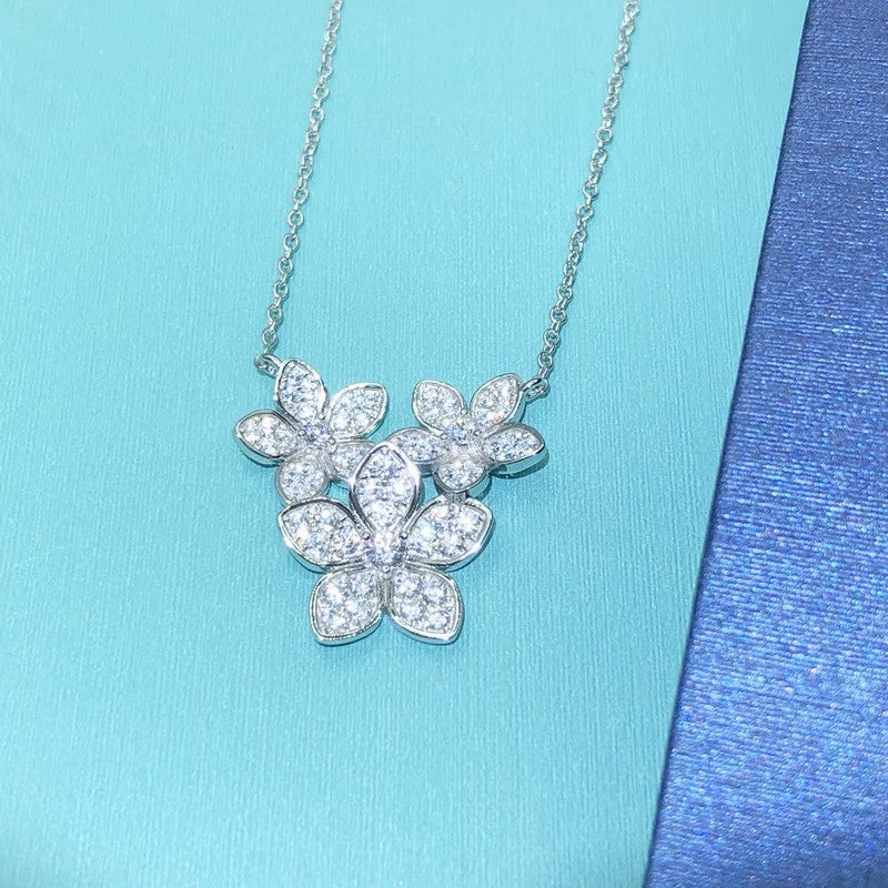 Collana floreale pastorale