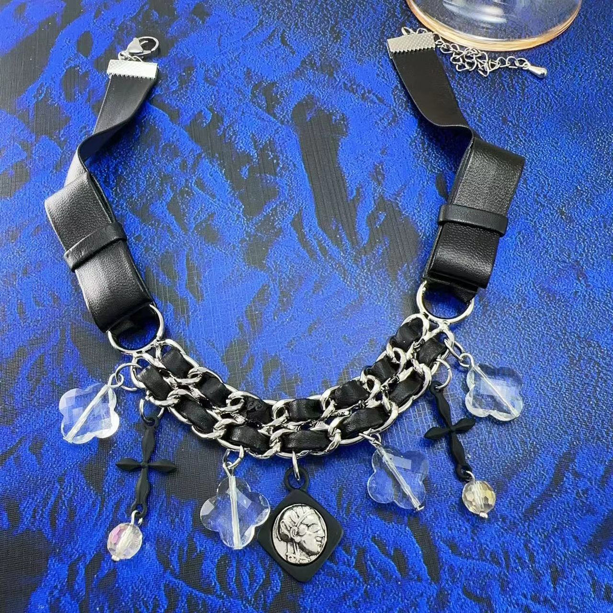 Collana croce pelle intrecciata