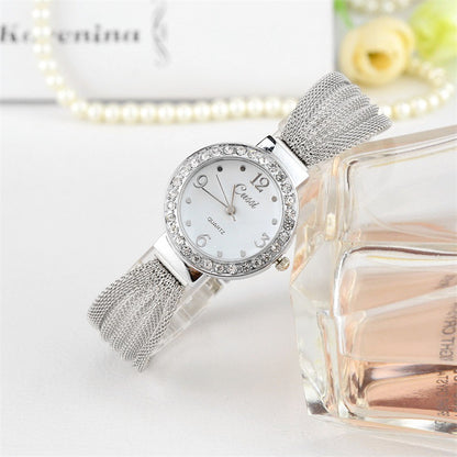 Orologio con cinturino a maglie dorate