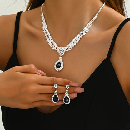 Set collana e orecchini goccia e fiore con cristalli