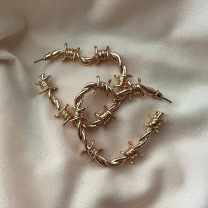 Orecchini cuore gotico filo spinato