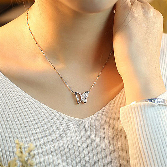 Collana con farfalla e strass danzante