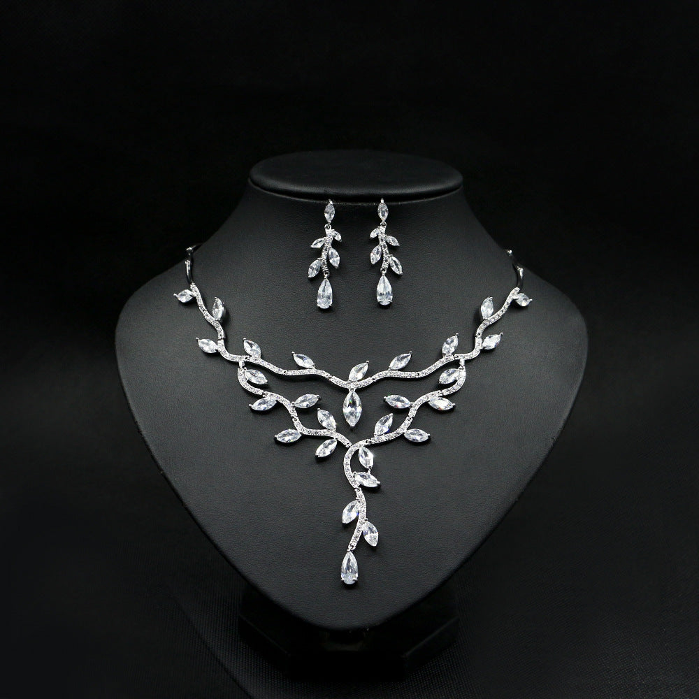 Collana di zirconi