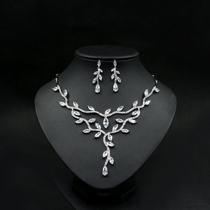 Collana di zirconi
