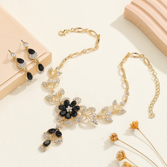 Collana e orecchini con fiori in resina