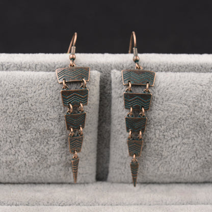 Accessorio geometrico in bronzo