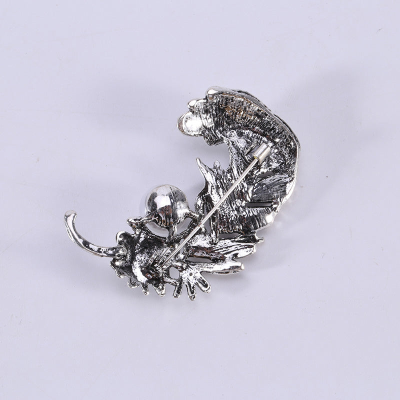Spilla piuma con strass