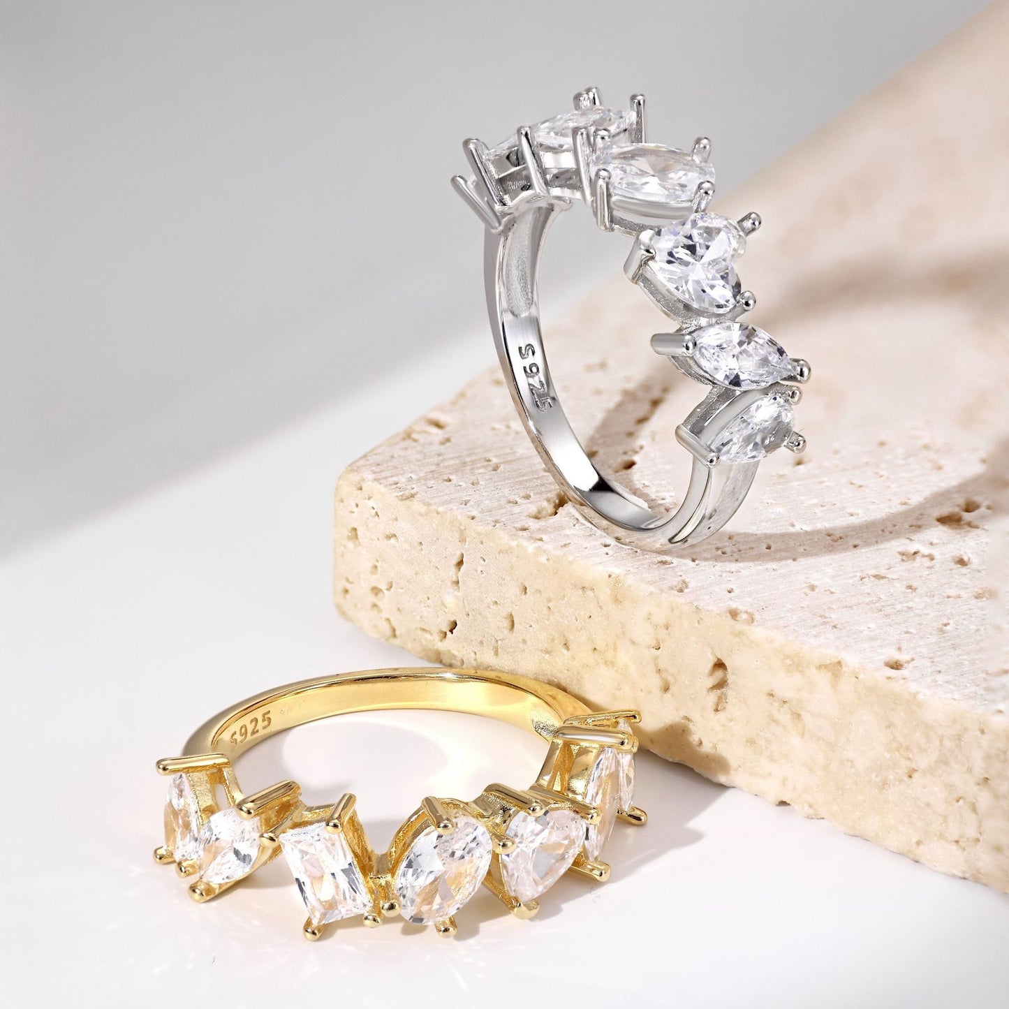 Anello argento geometrico con zirconi