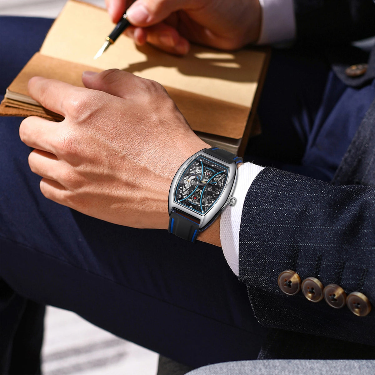 Orologio automatico scheletrato da uomo luminoso