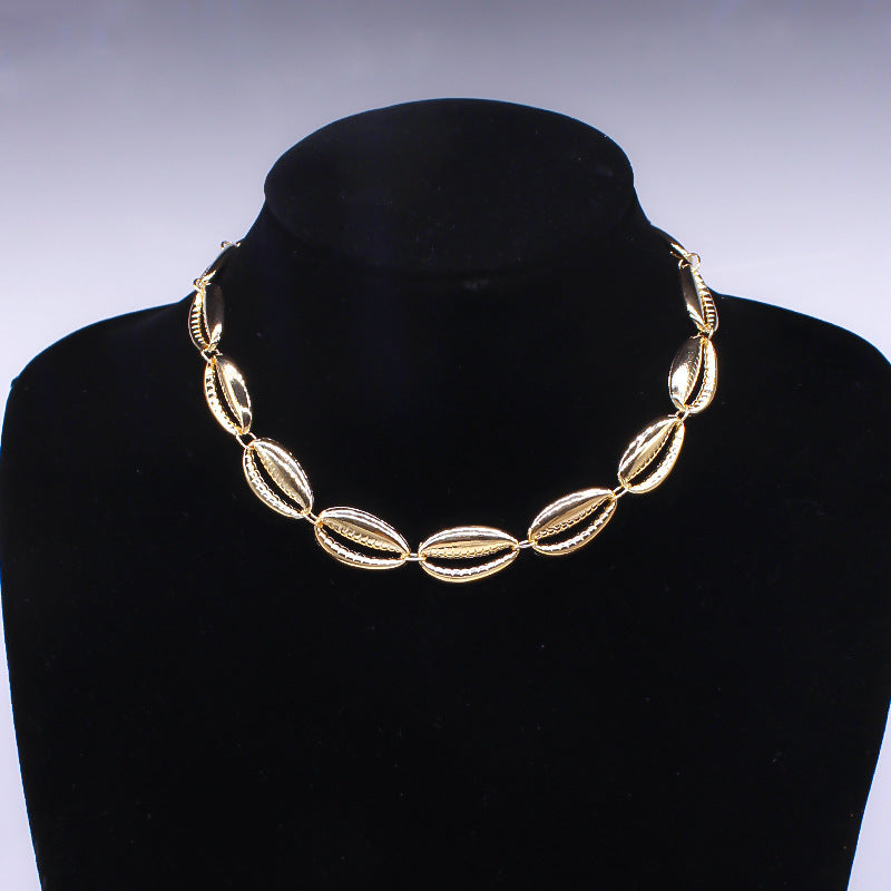 Collana con conchiglie
