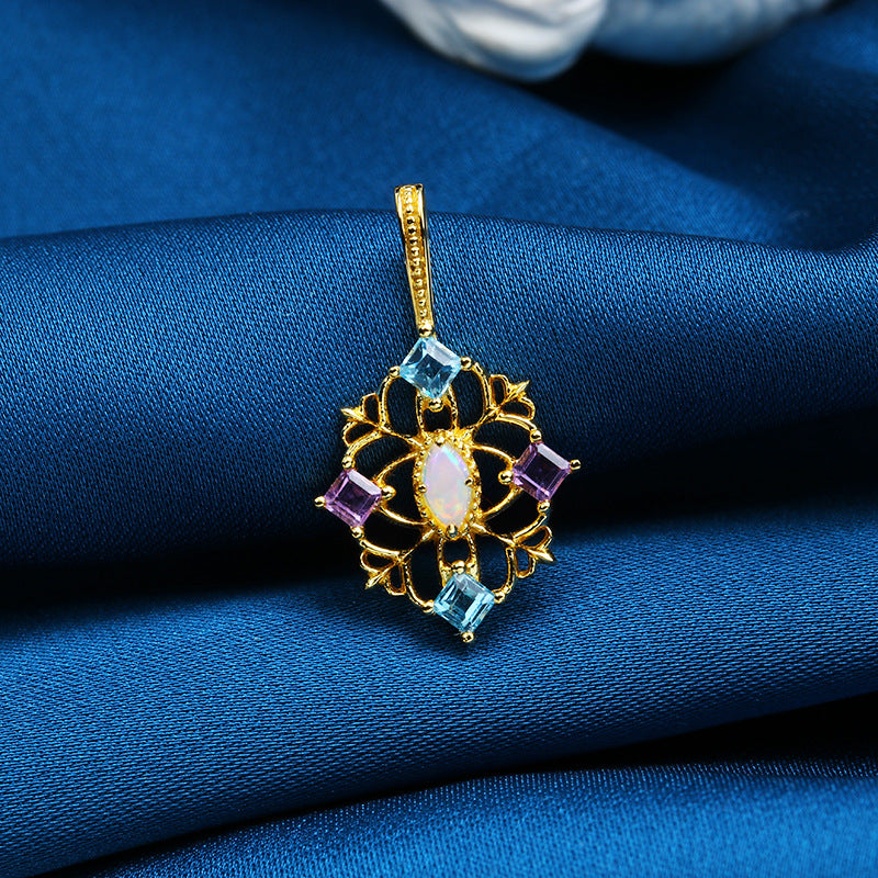 Collana geometrica traforata a merletto