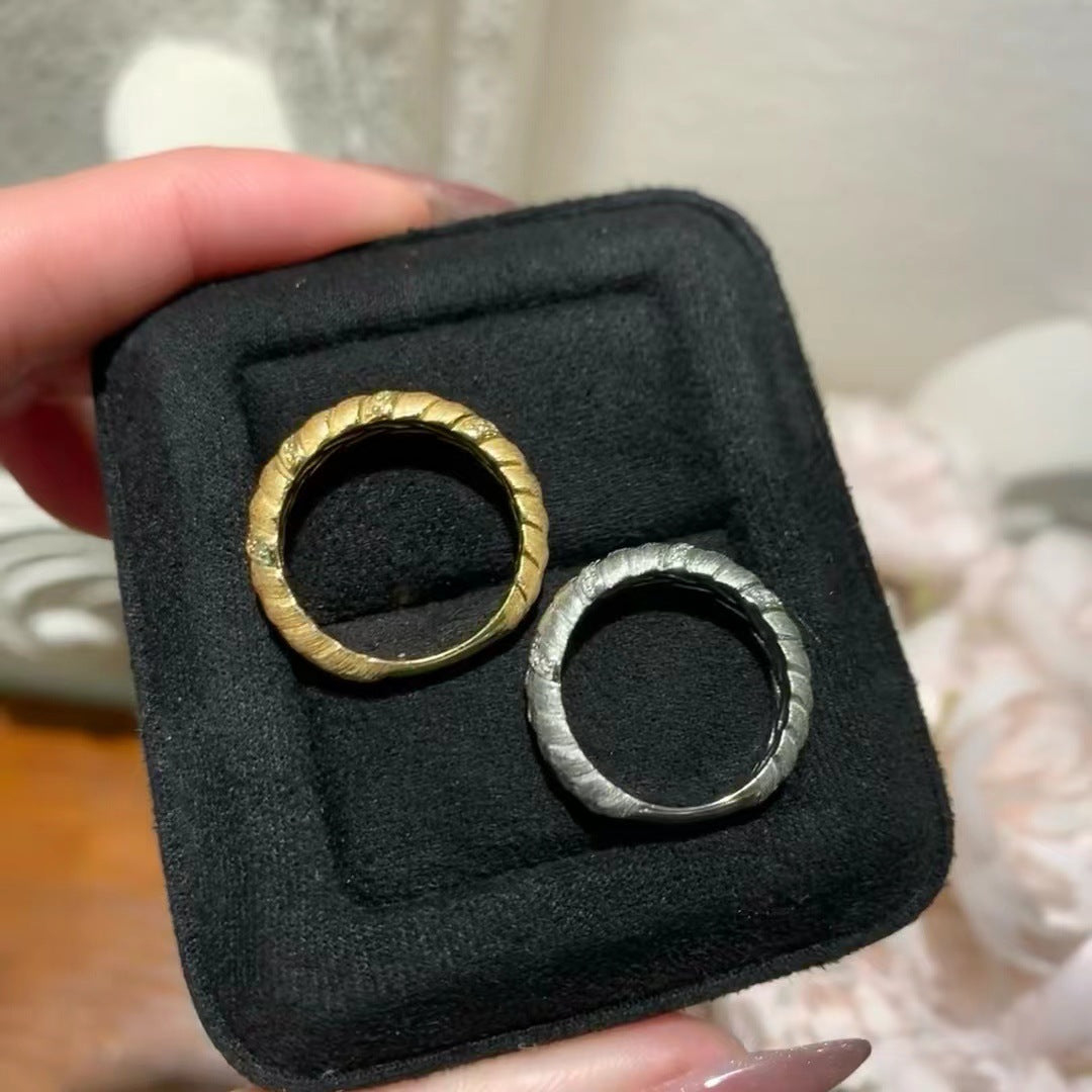 Anello intrecciato spazzolato