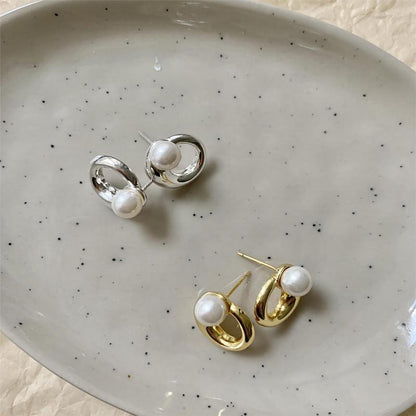 Orecchini con perla irregolare