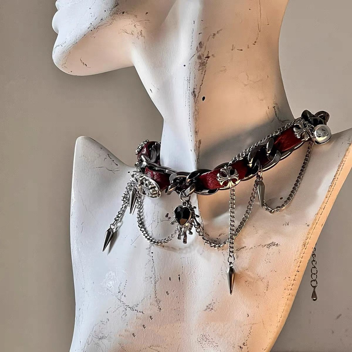 Choker pelle e metallo