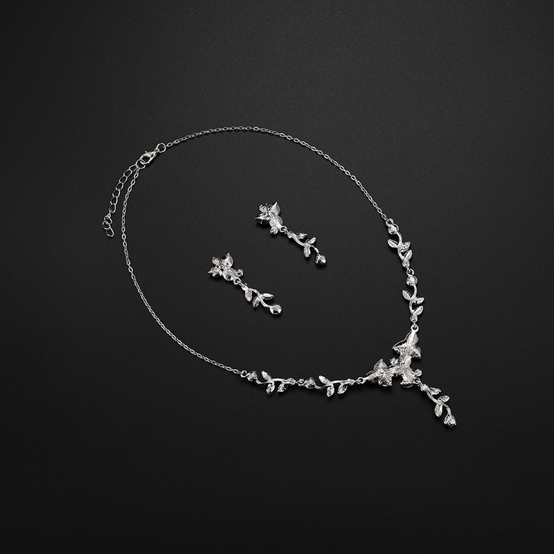 Collana e orecchini fiori e viti