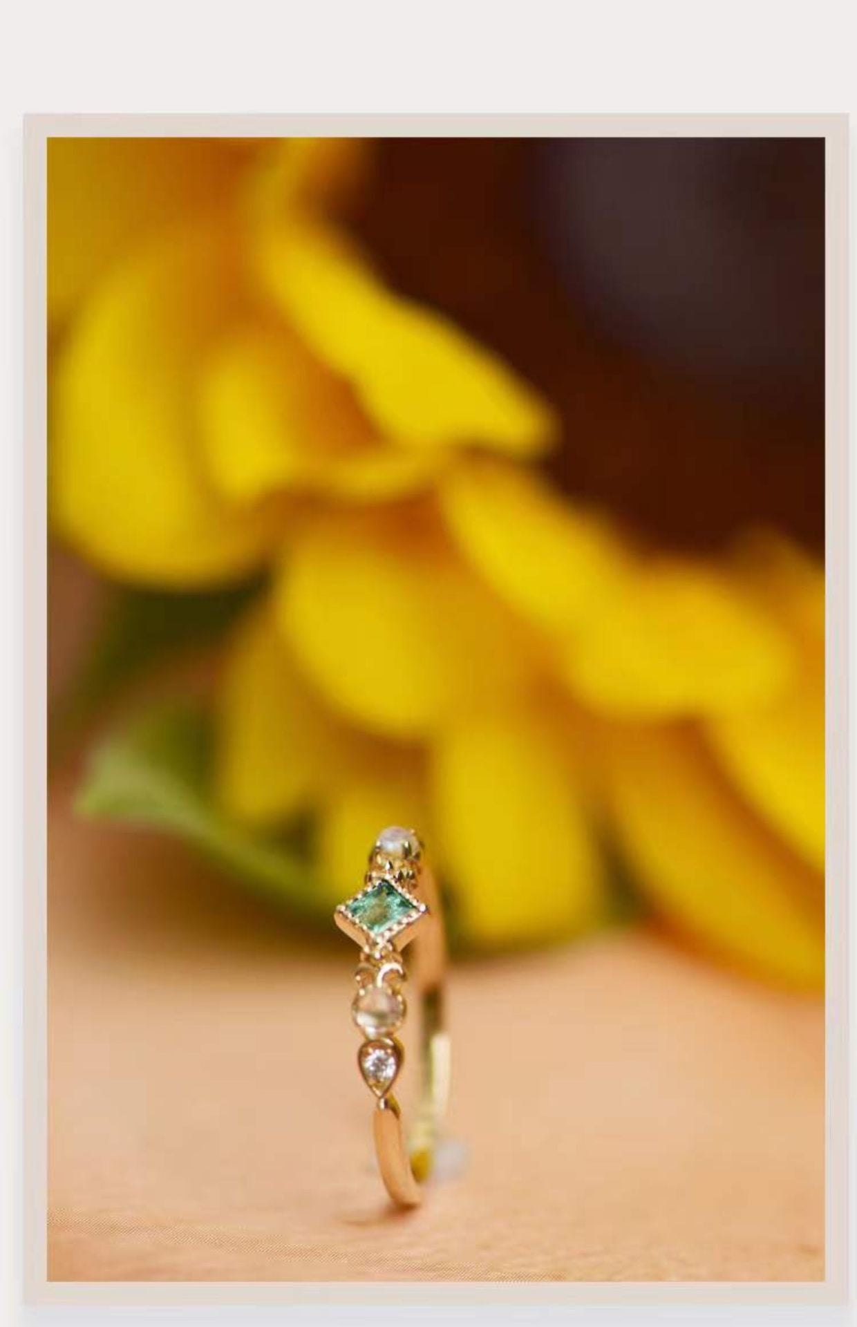 Anello pietra di luna montatura sottile