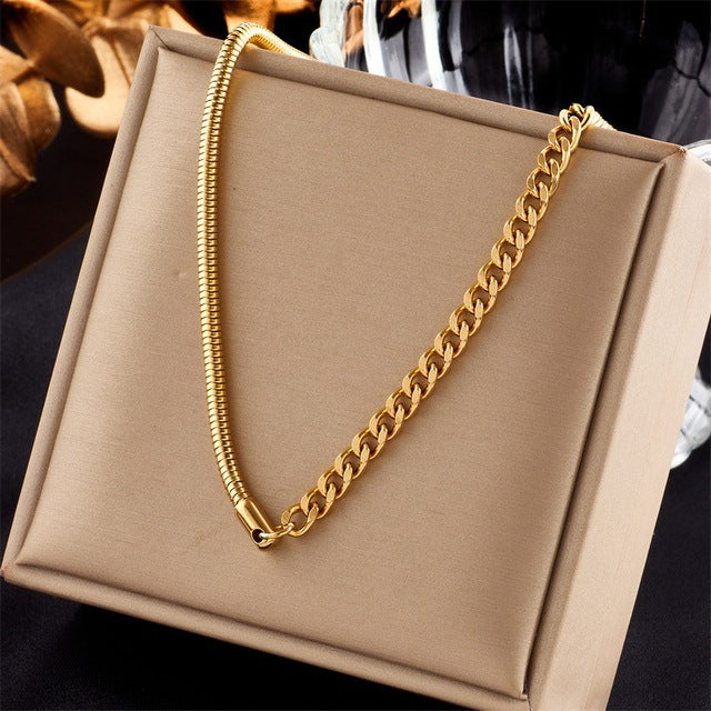 Collana con perline geometriche