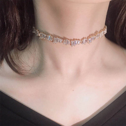 Collana corta con zirconi