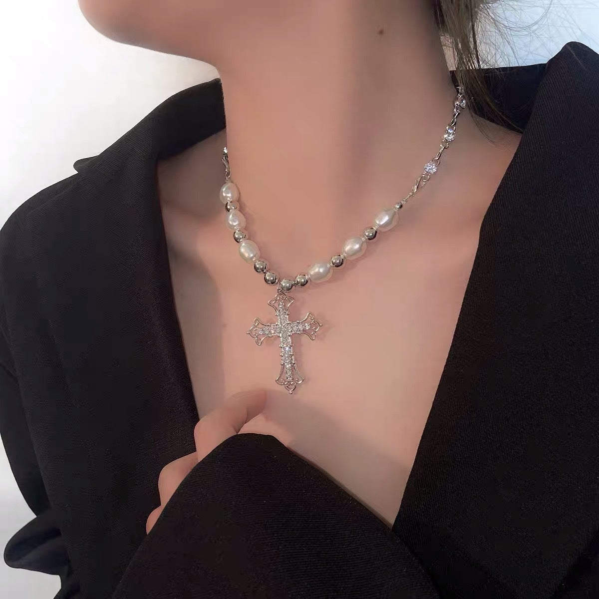 Collana croce perle catena