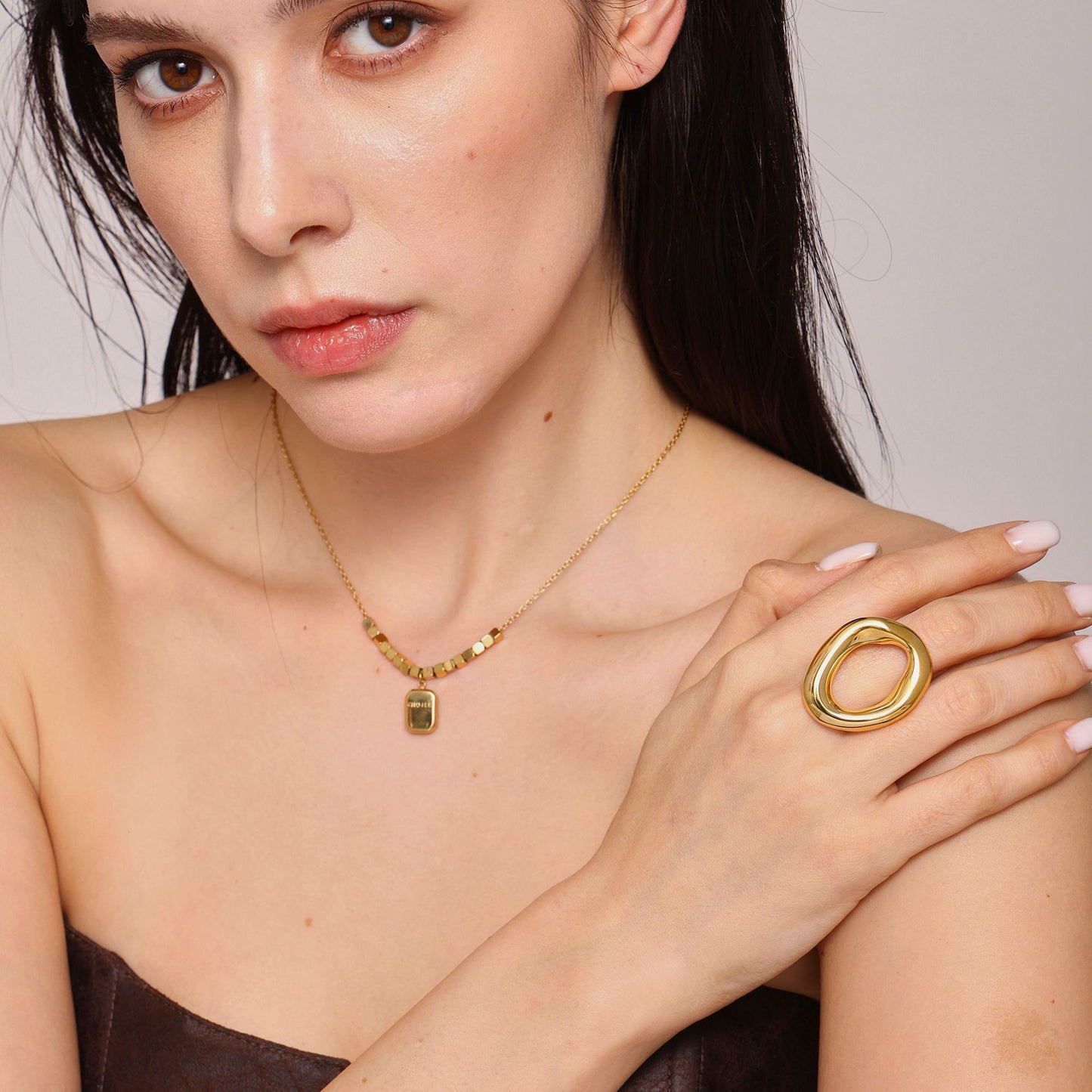 Anello minimalista irregolare