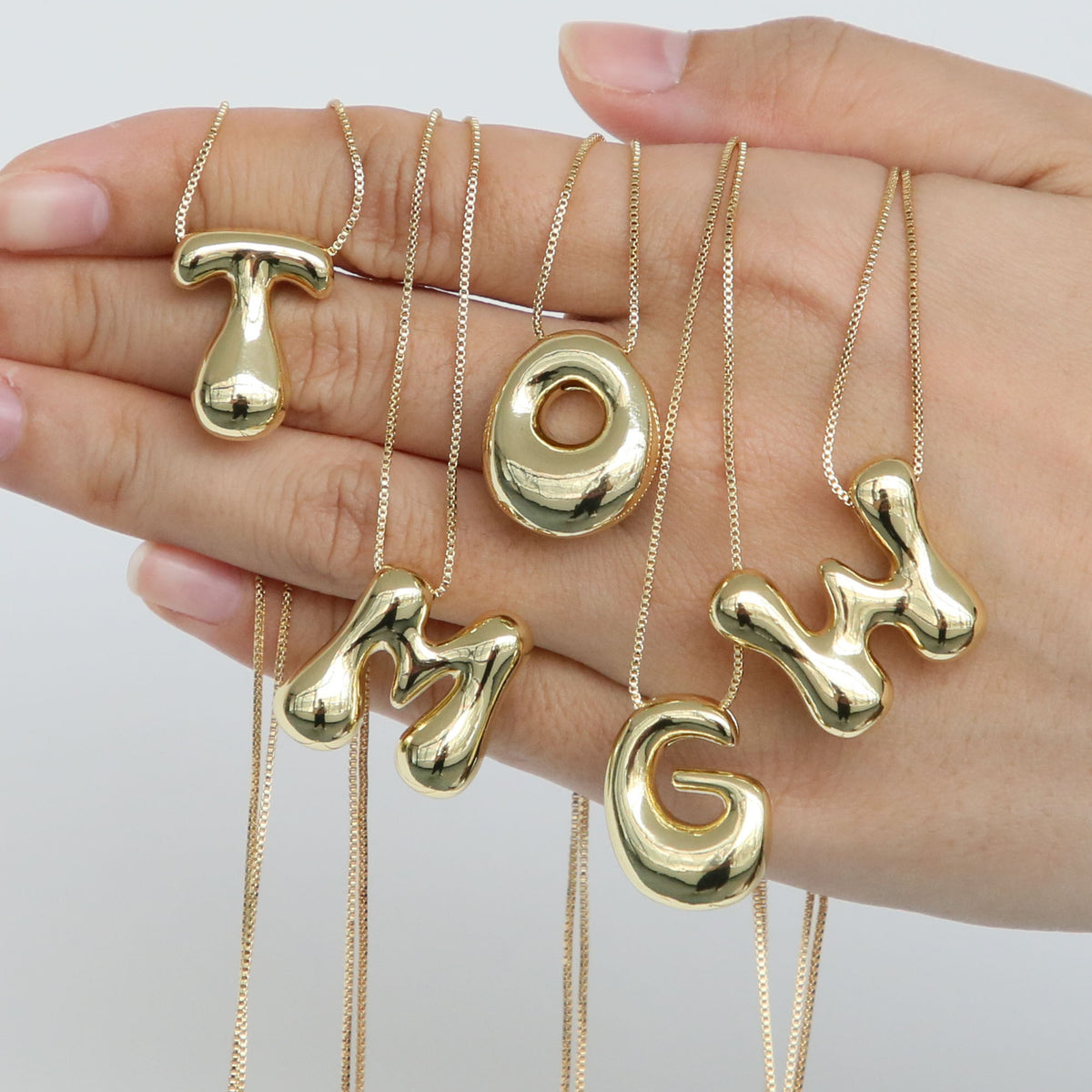 Collana lettera in ottone