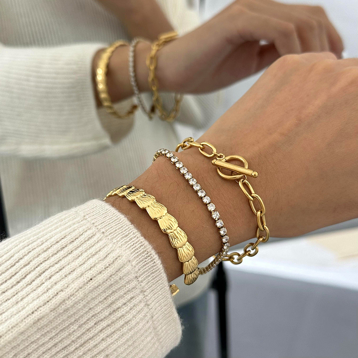 Bracciale acciaio zirconi occidentale