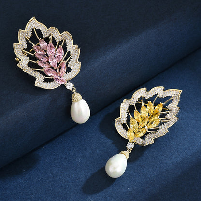 Spilla foglia perle con zirconi