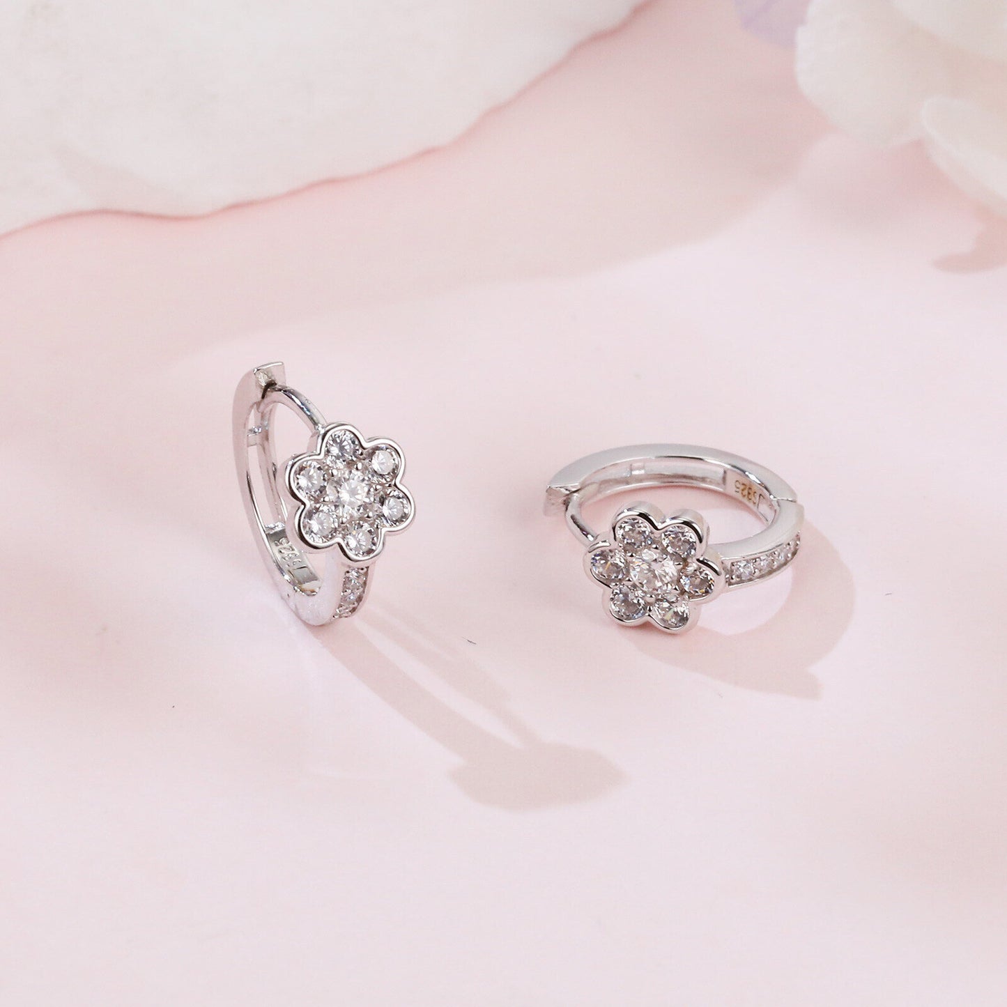 Orecchini fiore moissanite