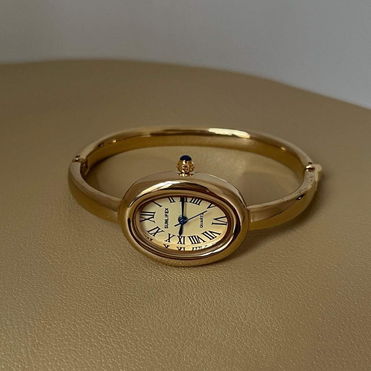 Orologio numeri romani da donna ovale