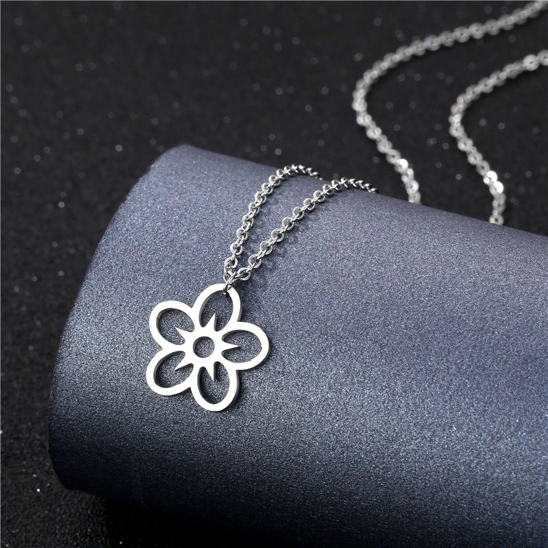 Collana geometrica traforata in acciaio inossidabile