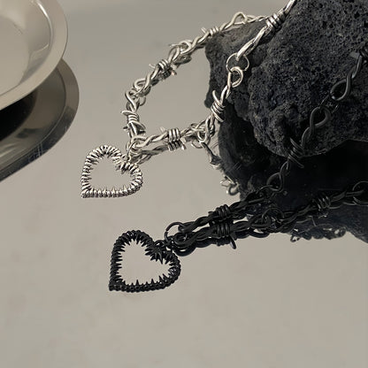 Collana cuore gotico con spine