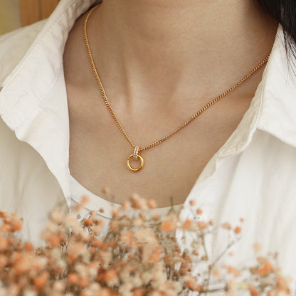 Collana minimalista versatile