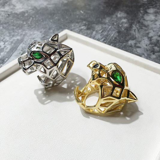Anello con testa di tigre e occhio verde