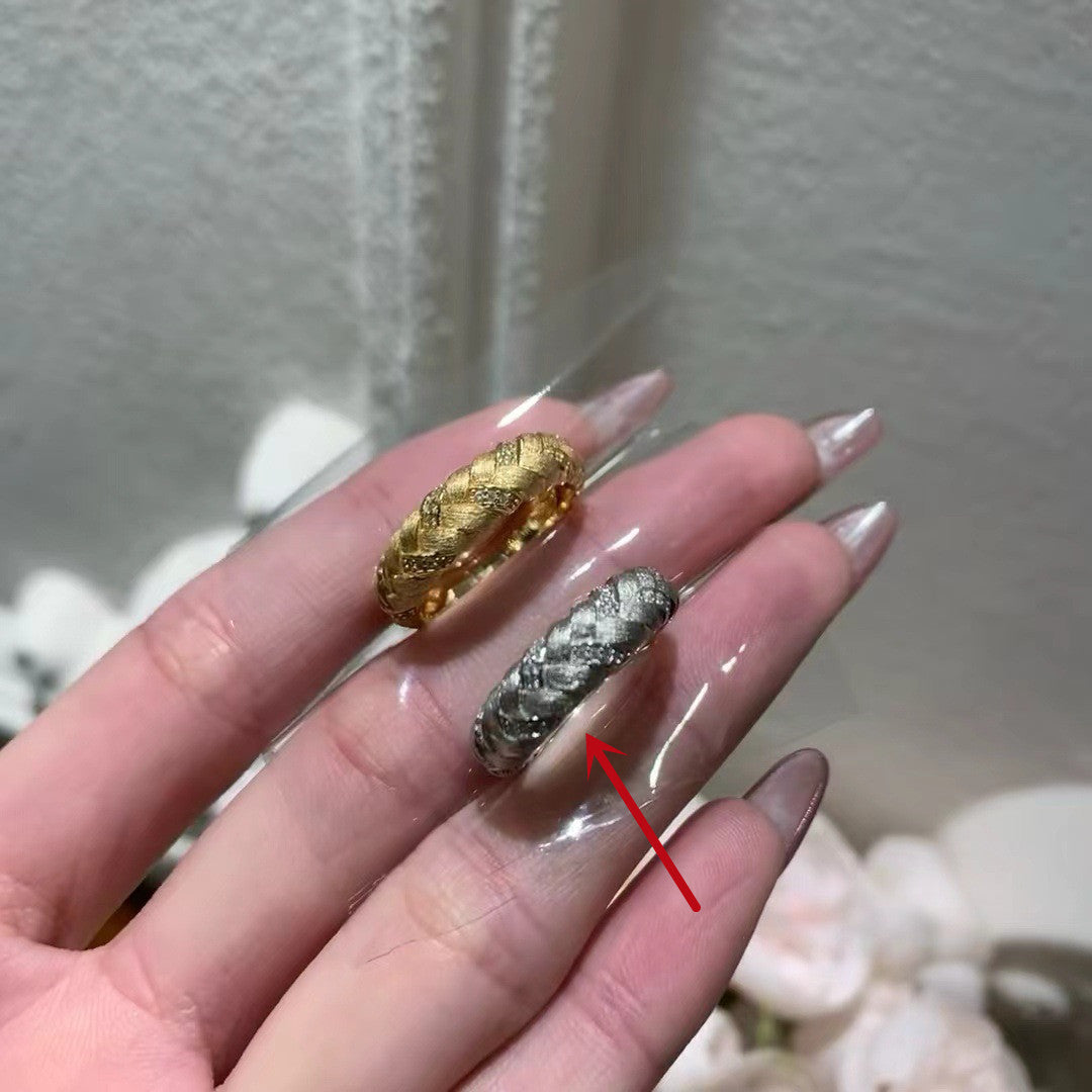 Anello intrecciato spazzolato
