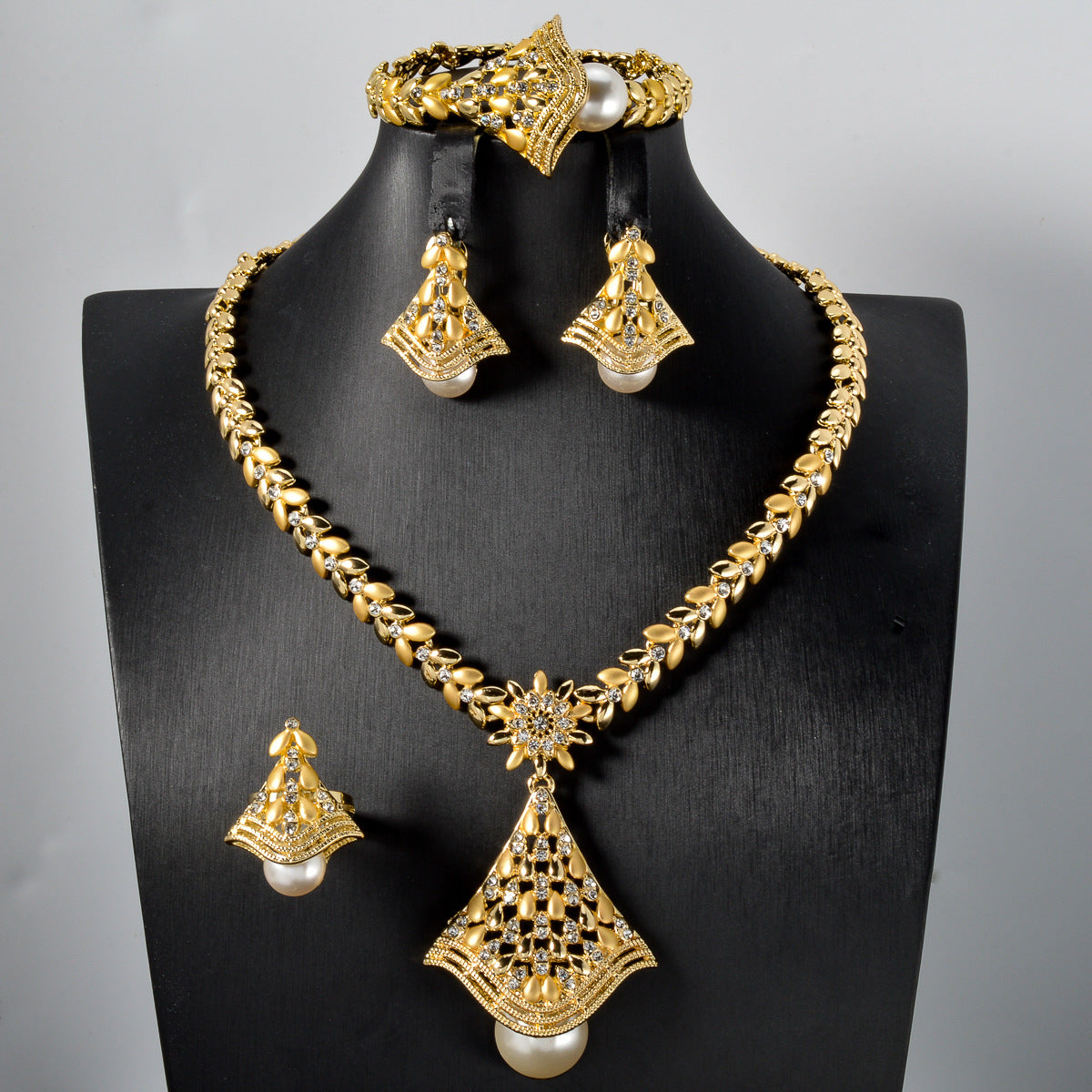 Collana foglie placcata oro