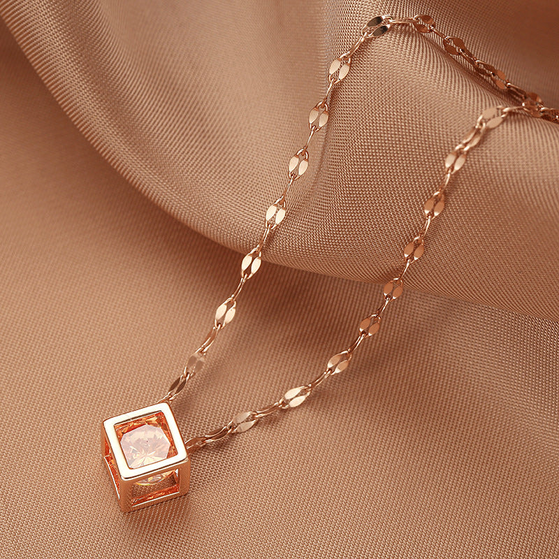 Collana quadrato geometrico oro rosa
